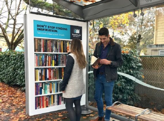 Un abribus transformé en bibliothèque