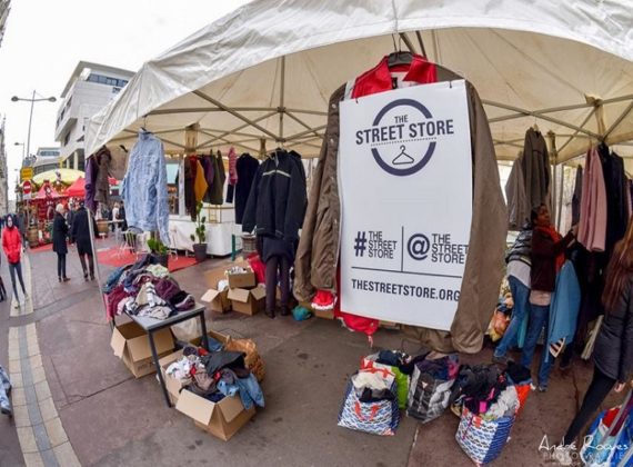 Un magasin éphémère pour les sans-abri